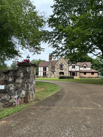 202 Oak Hill Dr, Mcminnville, TN 37110