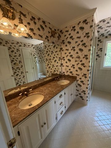 202 Oak Hill Dr, Mcminnville, TN 37110