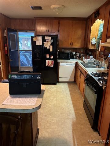 22 Glendale Drive, Selma, AL 36701