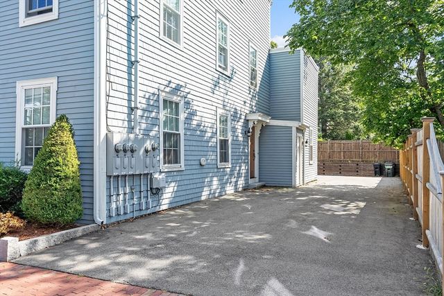 41 Washington B, Newburyport, MA 01950