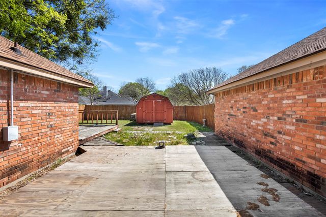 201 Brian Way, Red Oak, TX 75154