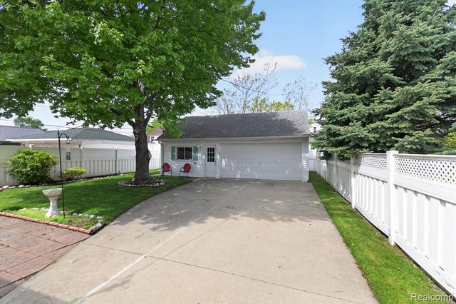 848 7th Street, Wyandotte, MI 48192