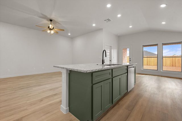 2412 Aberdeen Avenue, Wolfforth, TX 79382