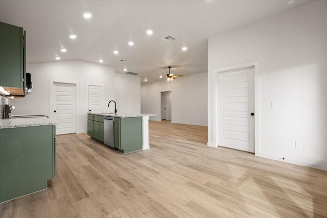 2412 Aberdeen Avenue, Wolfforth, TX 79382