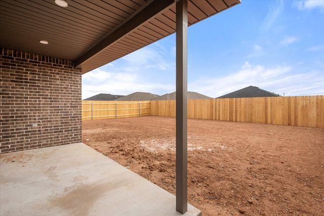 2412 Aberdeen Avenue, Wolfforth, TX 79382