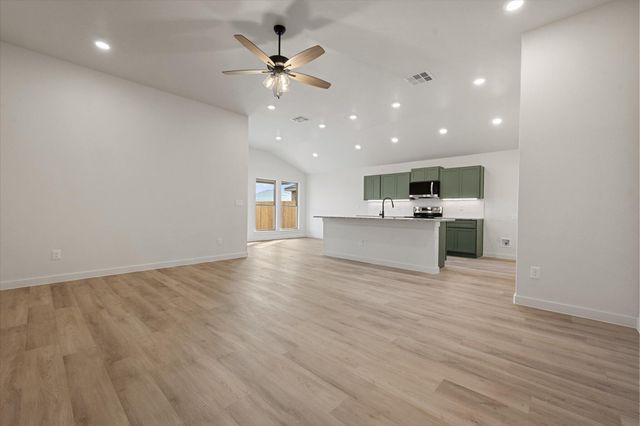 2412 Aberdeen Avenue, Wolfforth, TX 79382