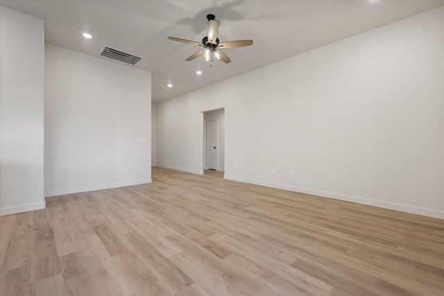 2412 Aberdeen Avenue, Wolfforth, TX 79382