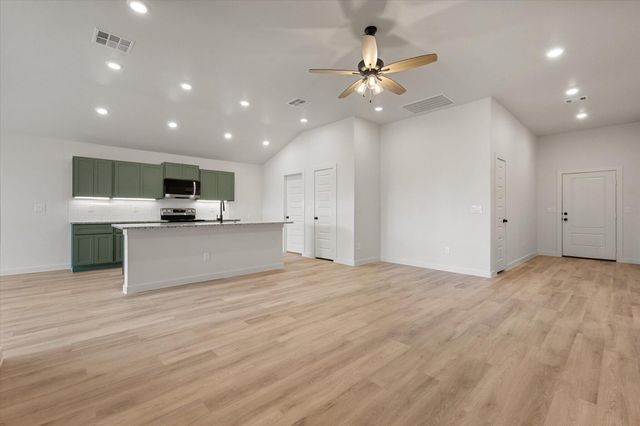 2412 Aberdeen Avenue, Wolfforth, TX 79382