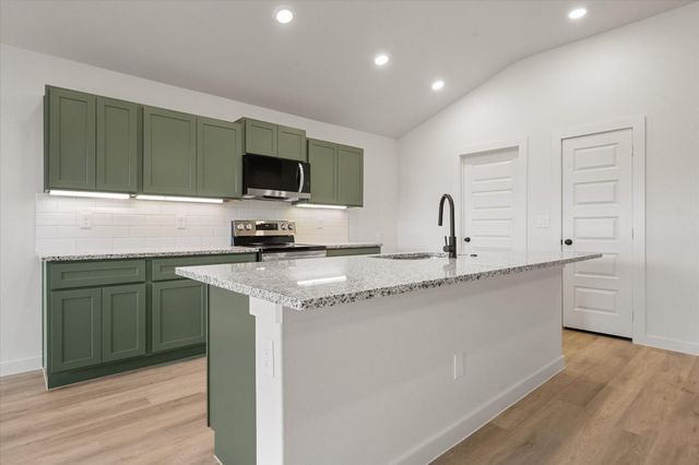 2412 Aberdeen Avenue, Wolfforth, TX 79382