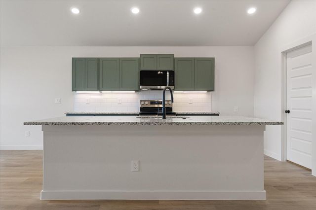 2412 Aberdeen Avenue, Wolfforth, TX 79382