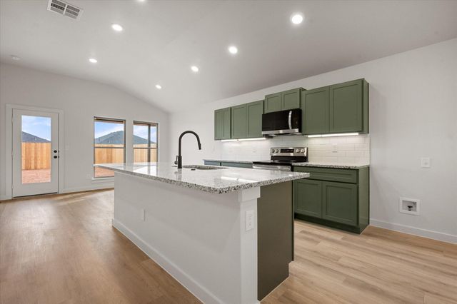 2412 Aberdeen Avenue, Wolfforth, TX 79382