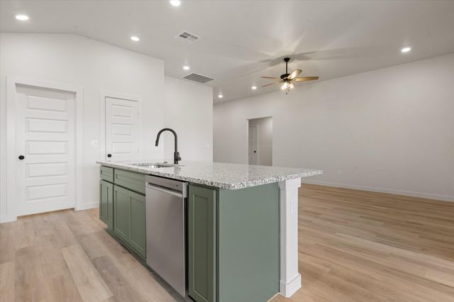 2412 Aberdeen Avenue, Wolfforth, TX 79382