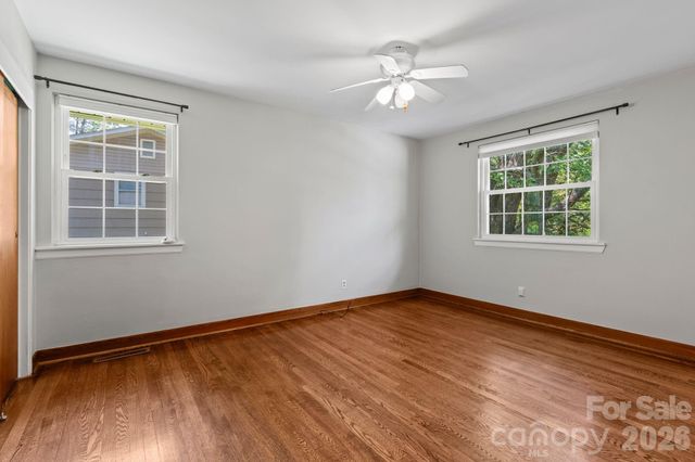 107 Appledore Avenue, Hendersonville, NC 28739
