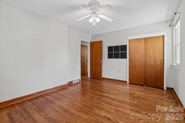 107 Appledore Avenue, Hendersonville, NC 28739