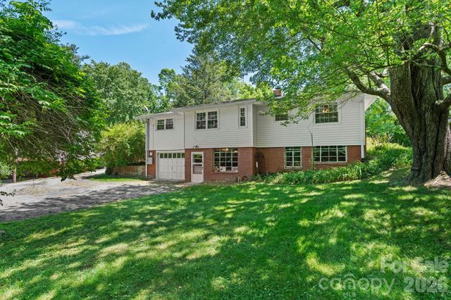 107 Appledore Avenue, Hendersonville, NC 28739