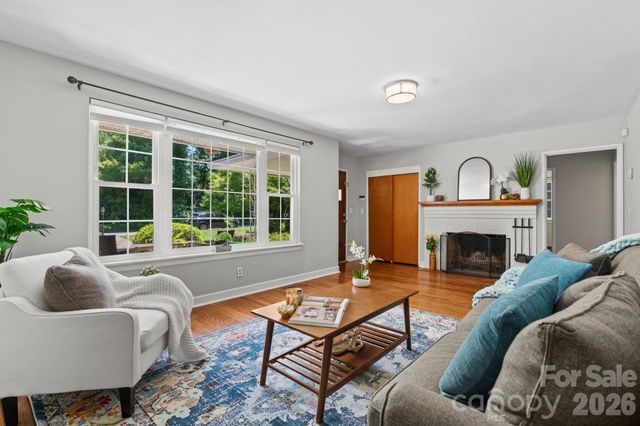 107 Appledore Avenue, Hendersonville, NC 28739