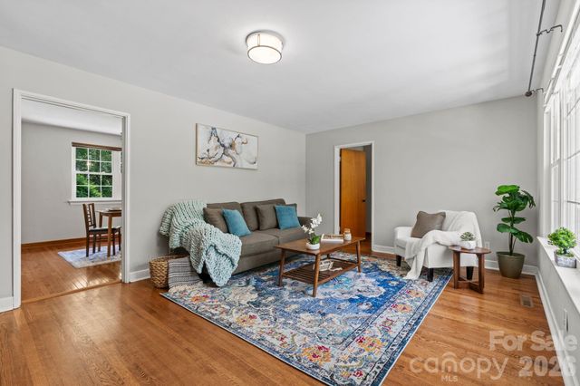 107 Appledore Avenue, Hendersonville, NC 28739