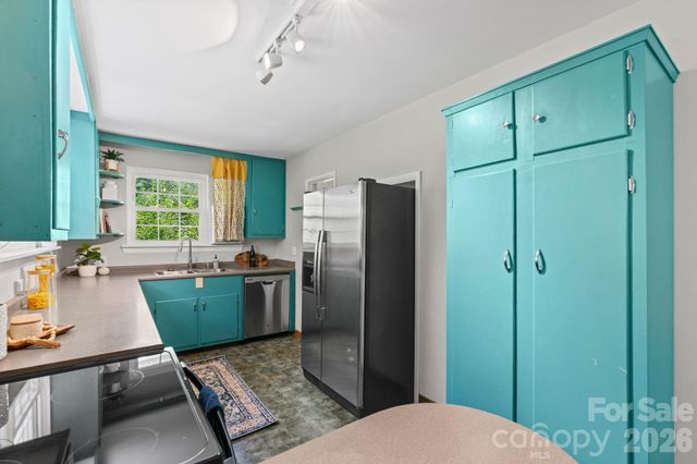 107 Appledore Avenue, Hendersonville, NC 28739