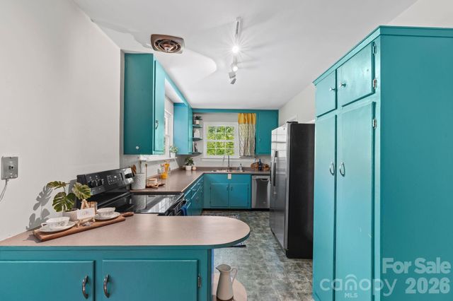 107 Appledore Avenue, Hendersonville, NC 28739