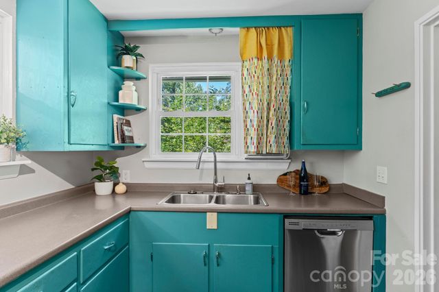 107 Appledore Avenue, Hendersonville, NC 28739