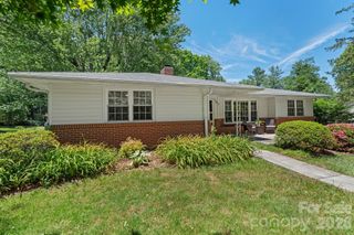 107 Appledore Avenue, Hendersonville, NC 28739
