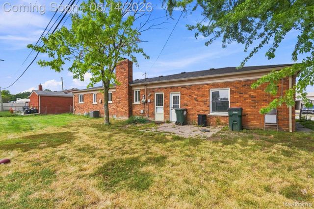 21508 Lanse Street, St. Clair Shores, MI 48081