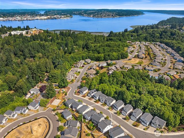 742 Freedom Court SE, Port Orchard, WA 98366
