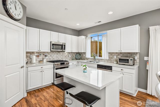 742 Freedom Court SE, Port Orchard, WA 98366