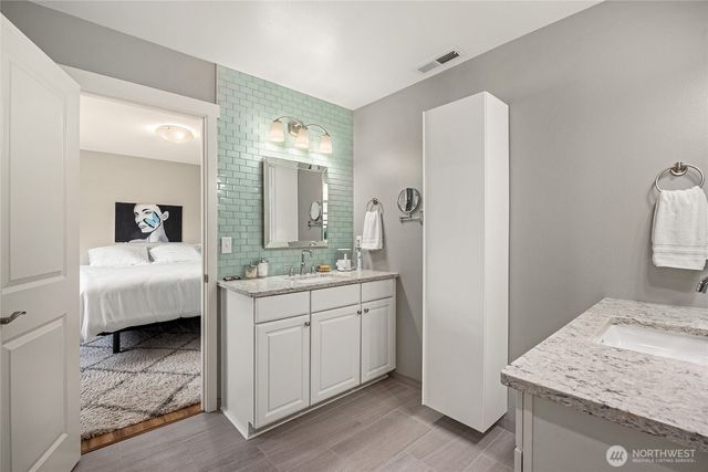 742 Freedom Court SE, Port Orchard, WA 98366
