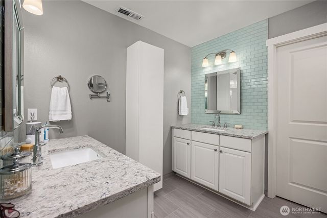 742 Freedom Court SE, Port Orchard, WA 98366
