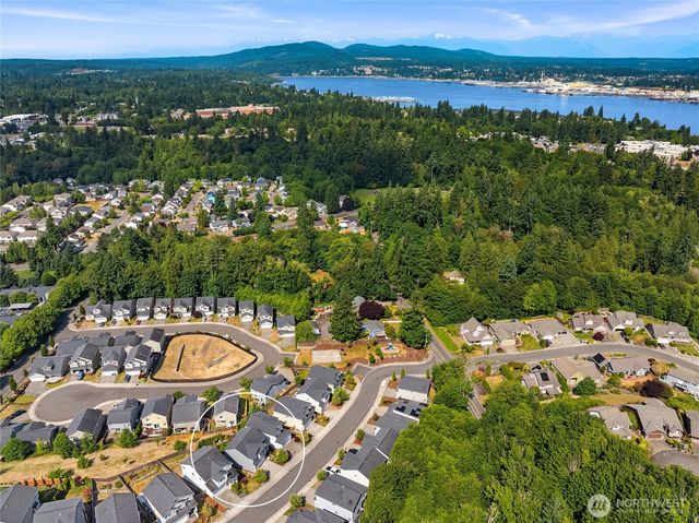 742 Freedom Court SE, Port Orchard, WA 98366
