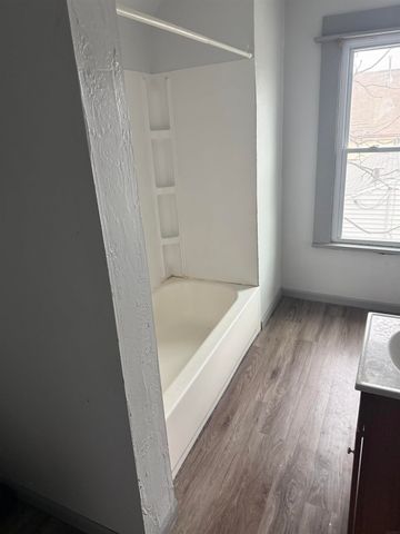 1116 W Mullan Avenue, Waterloo, IA 50701