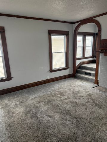 1116 W Mullan Avenue, Waterloo, IA 50701