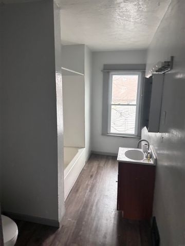 1116 W Mullan Avenue, Waterloo, IA 50701