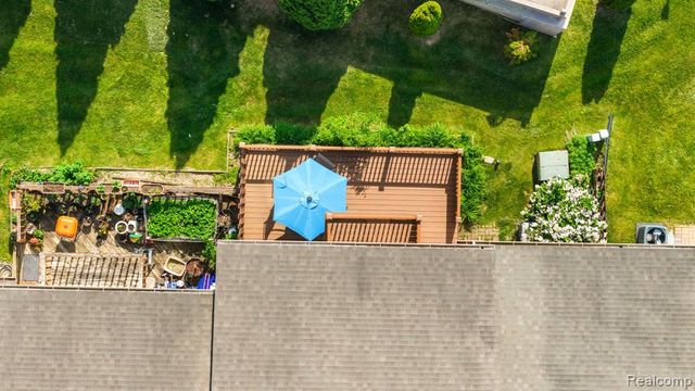 299 Wind Way Drive, Walled Lake, MI 48390