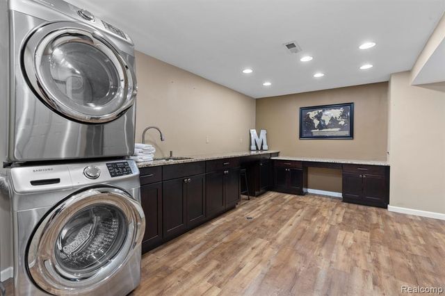 299 Wind Way Drive, Walled Lake, MI 48390