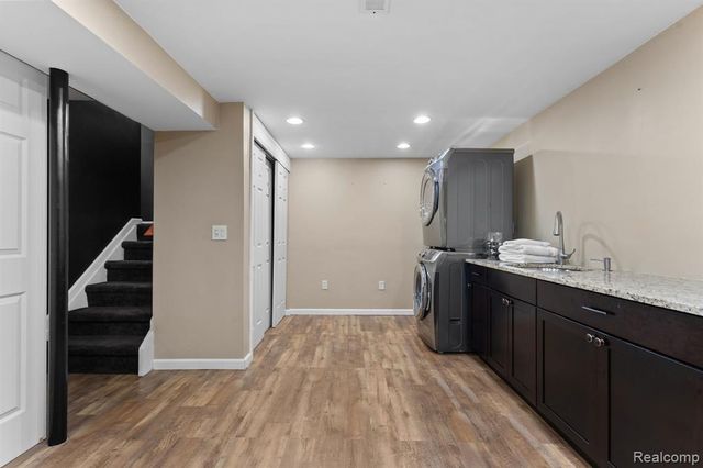 299 Wind Way Drive, Walled Lake, MI 48390