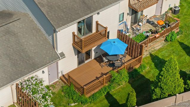 299 Wind Way Drive, Walled Lake, MI 48390