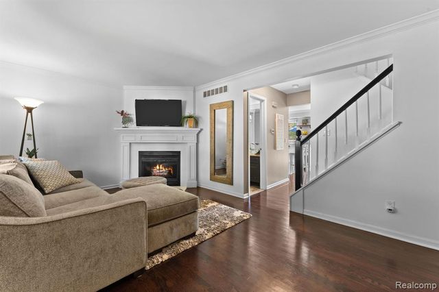 299 Wind Way Drive, Walled Lake, MI 48390