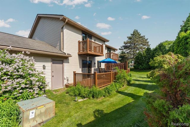 299 Wind Way Drive, Walled Lake, MI 48390