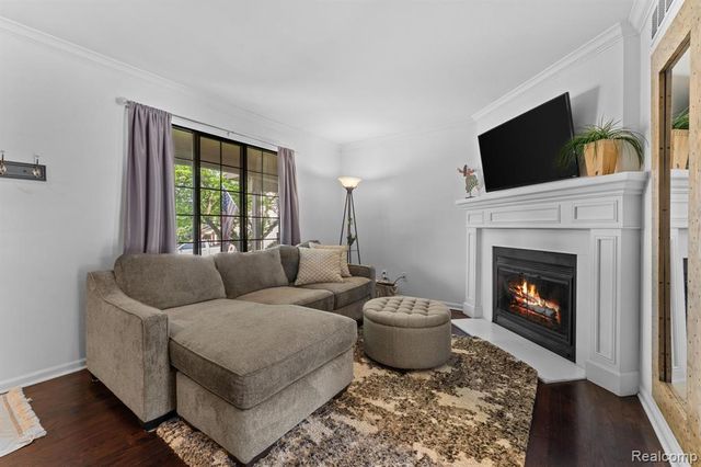 299 Wind Way Drive, Walled Lake, MI 48390
