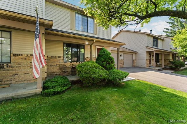 299 Wind Way Drive, Walled Lake, MI 48390