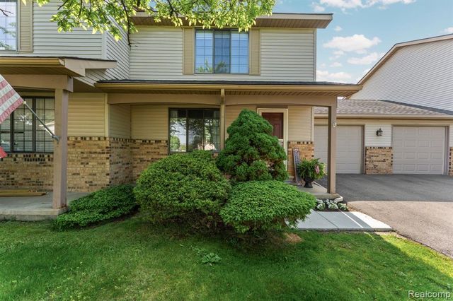 299 Wind Way Drive, Walled Lake, MI 48390