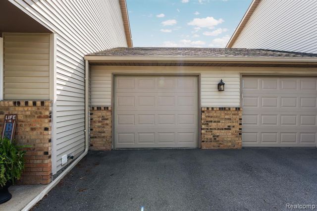 299 Wind Way Drive, Walled Lake, MI 48390