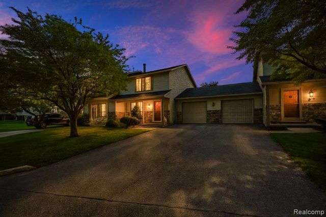 299 Wind Way Drive, Walled Lake, MI 48390