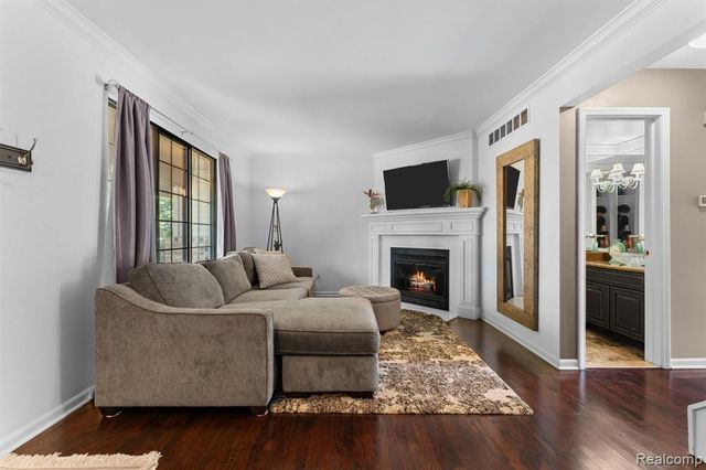 299 Wind Way Drive, Walled Lake, MI 48390