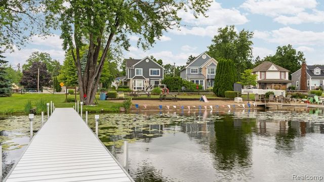 299 Wind Way Drive, Walled Lake, MI 48390