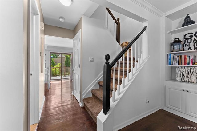 299 Wind Way Drive, Walled Lake, MI 48390