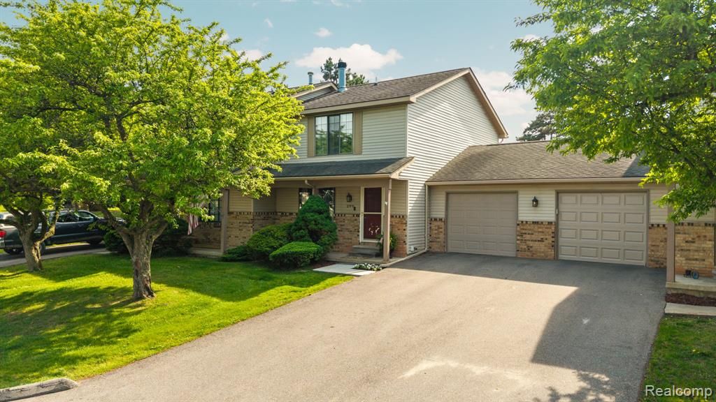299 Wind Way Drive, Walled Lake, MI 48390