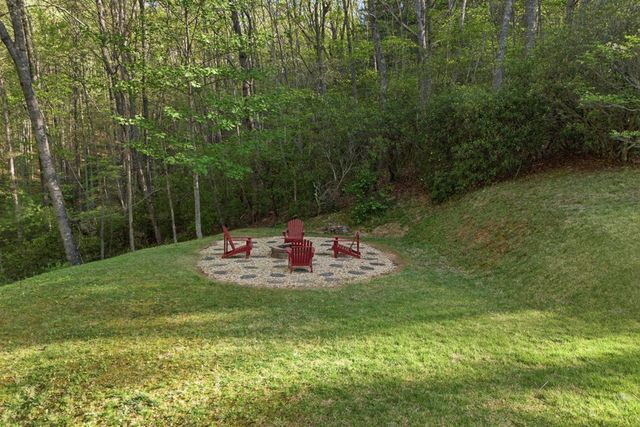 273 Cox Lane, Hayesville, NC 28904